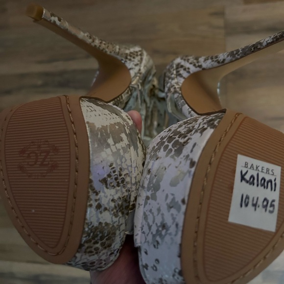 ZIGI Girl Snakeprint Heels - Picture 5 of 6